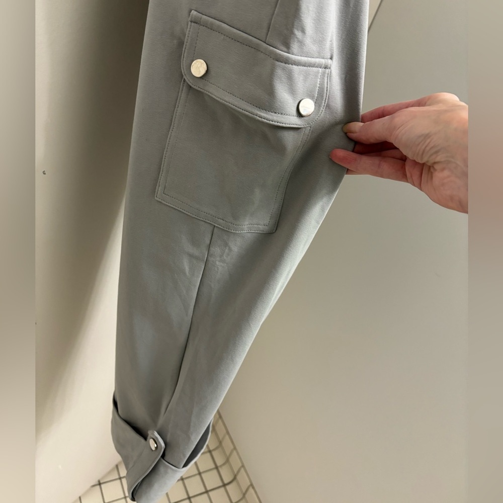 Susan Graver stretch cropped pull-on pants with one cargo pocket - Picture 4 of 16